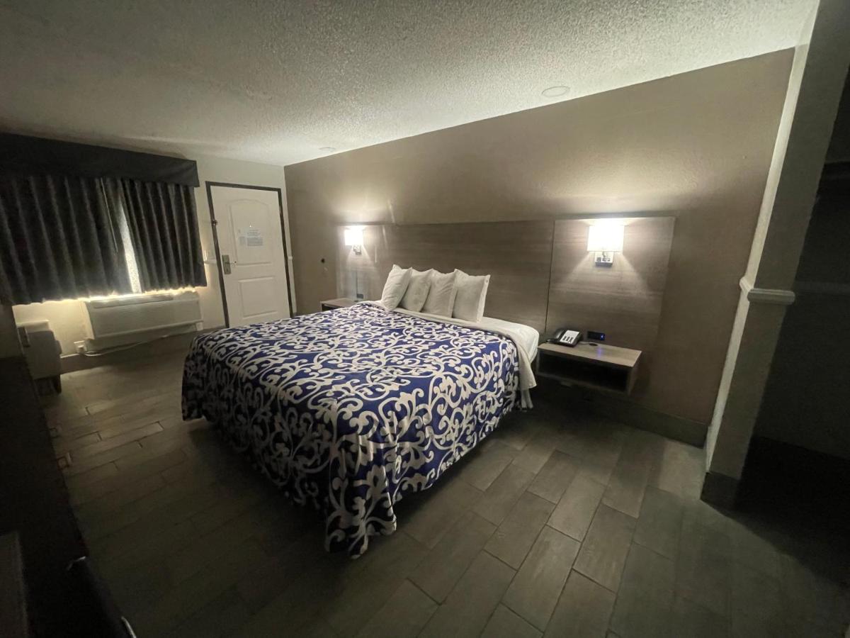 King Room - Non-Smoking