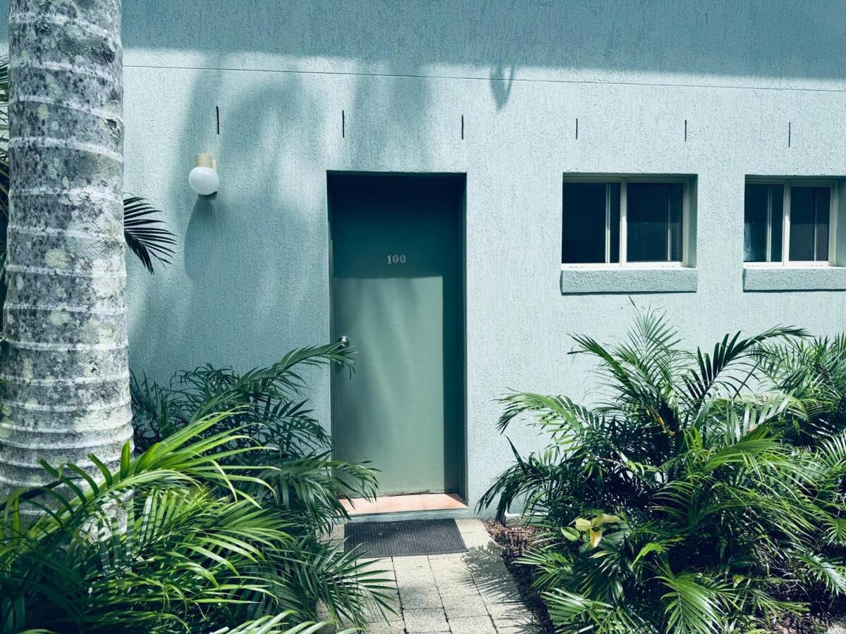 Paradise Palms Tropical Villa at Aanuka Resort - Chambres d’hôtes
