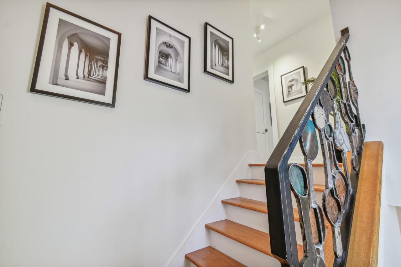 Top Floor - Sun Filled Home - Jacuzzi - Pets Ok - B&B