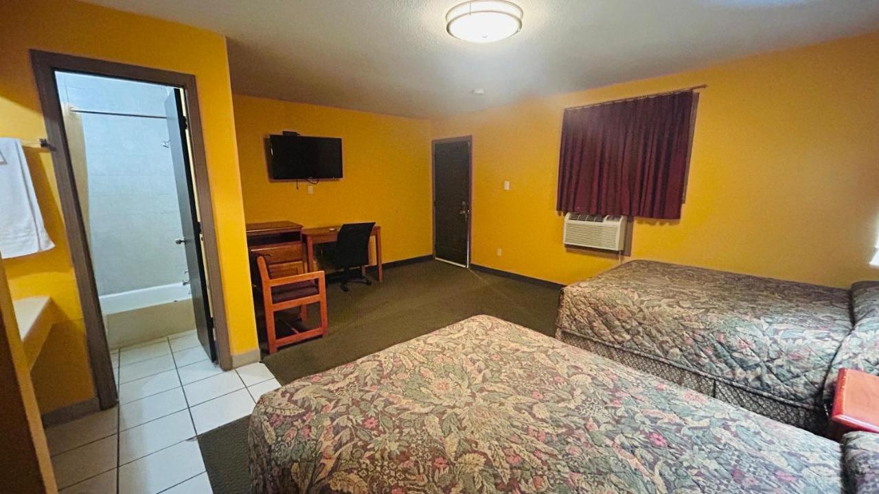 2 Full Beds Non-Smoking