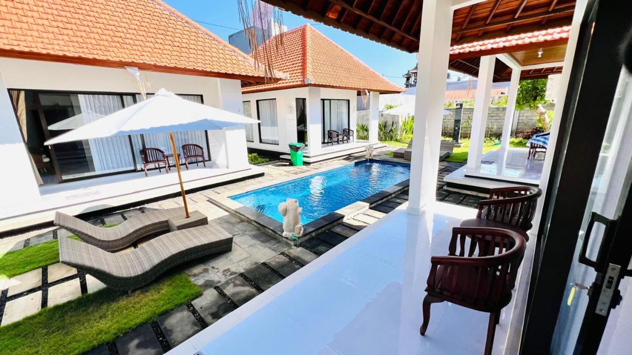 UCU House Jimbaran - B&B