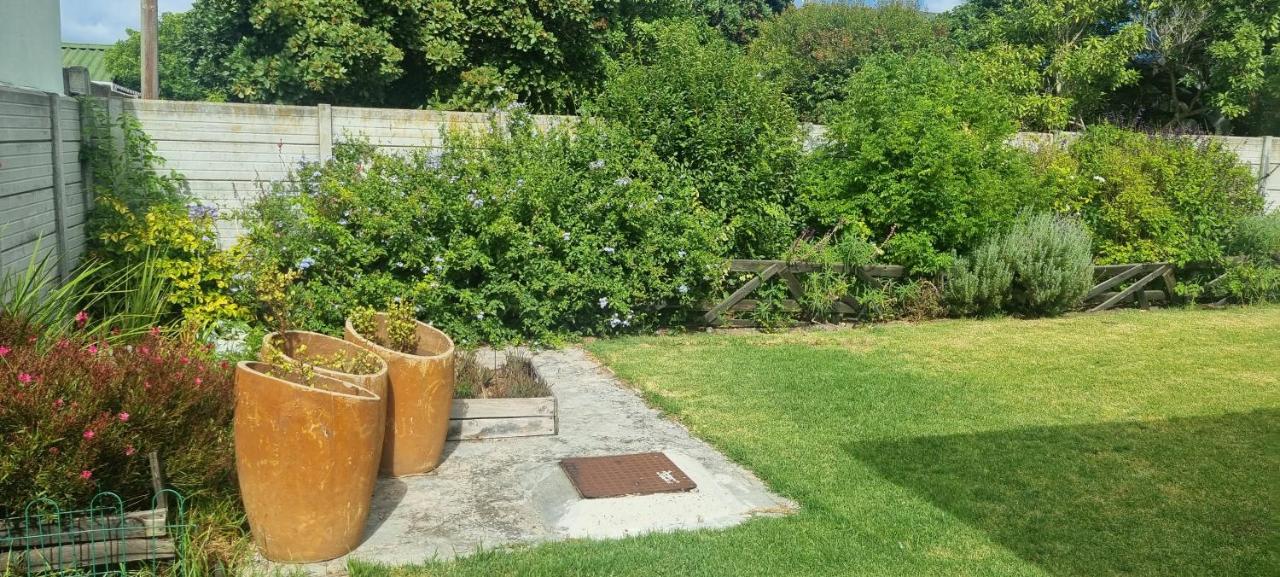 Frangipani cottage, Sandbaai - B&B