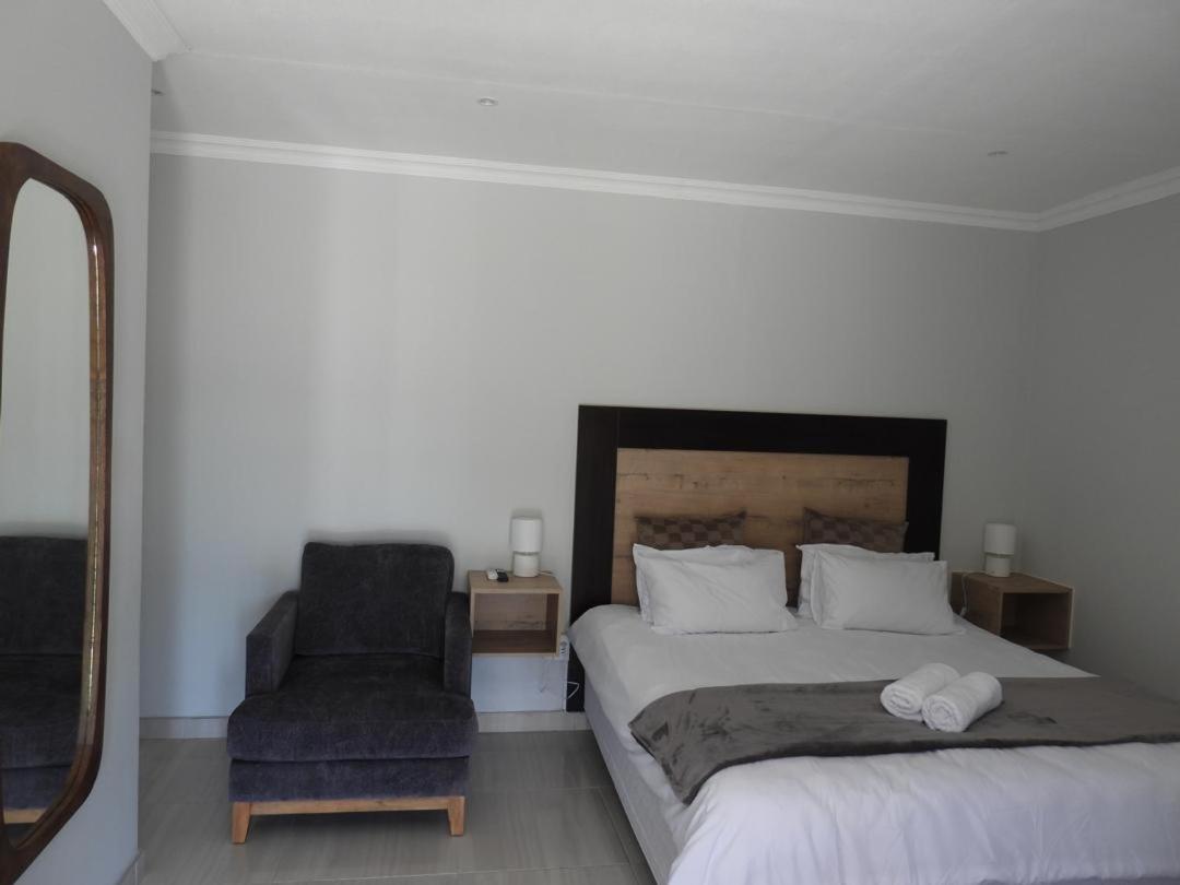 Standard Zimmer mit Kingsize-Bett