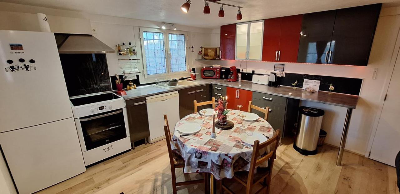 Superbe T2 avec jardin, piscine-enfant et parking - Bed and Breakfast