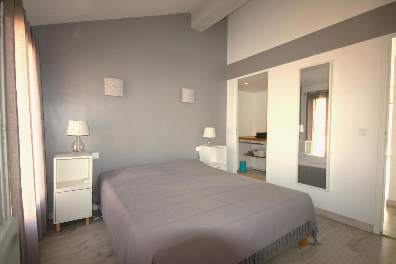 Apartment with Mountain View