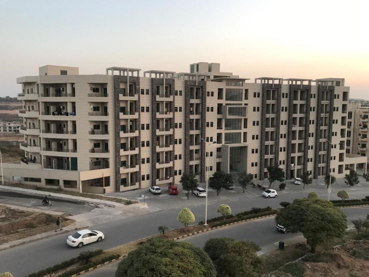 Majestic 2 Bedroom CONDO 1 Minute from GIGA Mall - Bed and Breakfast