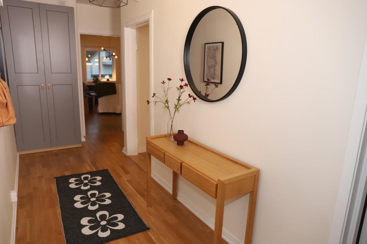 Lysekil Central Apartment, 4 Beds & Free Parking - B&B Lysekil