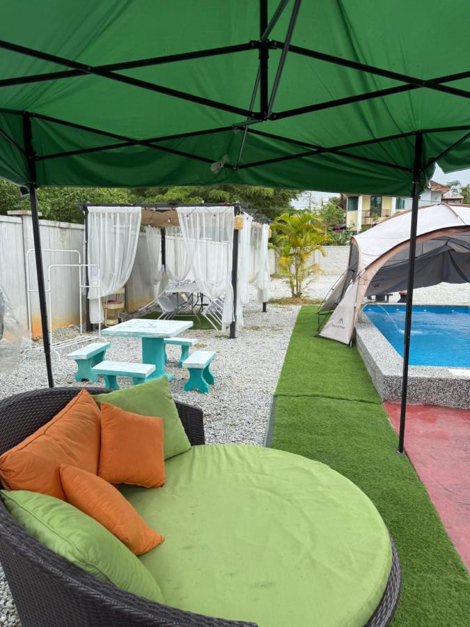 The Lil Luxe Tiny Homes Bangi - 2 Villa with 2 Private Pools - B&B Bandar Baru Bangi