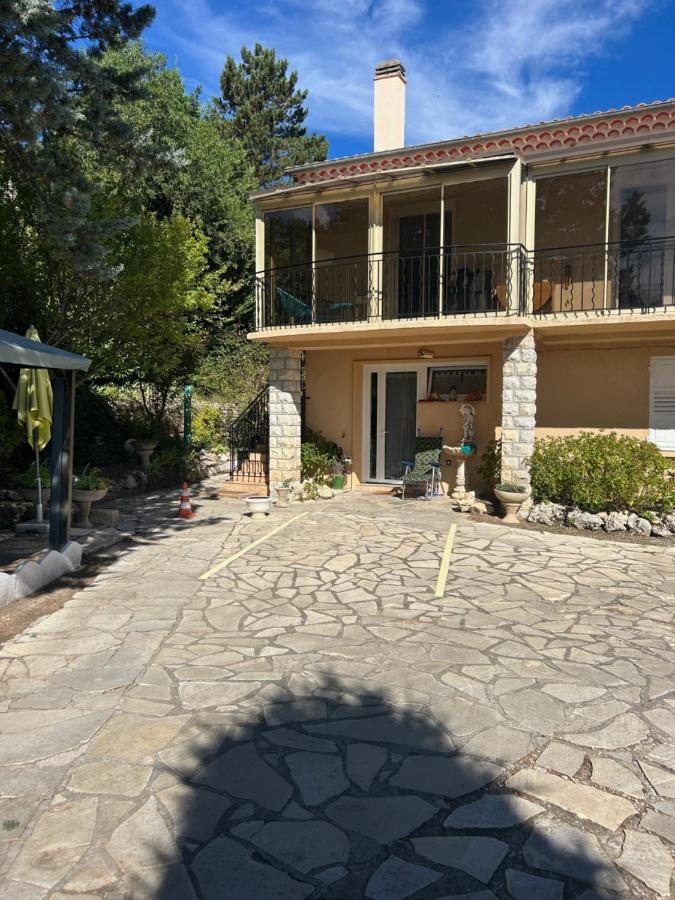 APPARTEMENT Studio neuf bas de villa Gorges du verdon à RIEZ - B&B