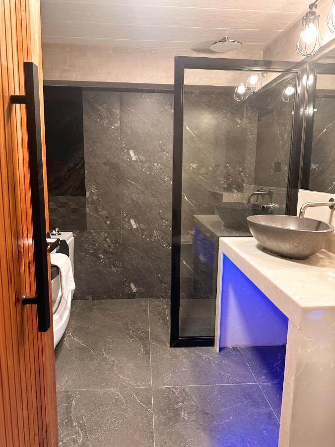 Blue Tulip - Rooms with Jacuzzi - Chambres d'hôtes Lapu-Lapu City