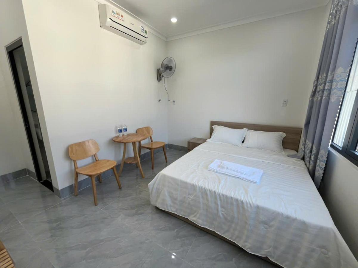 Deluxe Double Room with Side Sea View