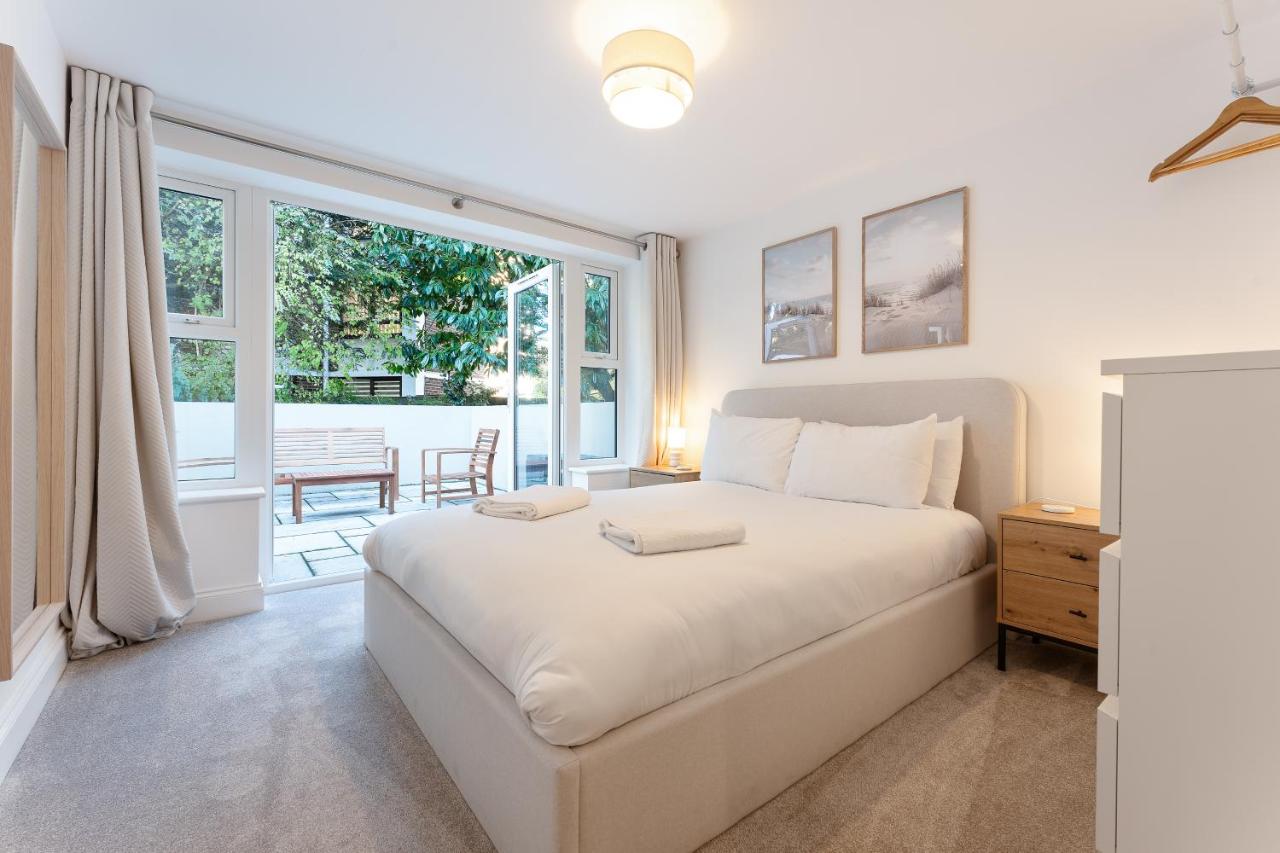 Beach Vibes Garden Apartment Close to Town Centre & Beach - Bed and Breakfast Bournemouth