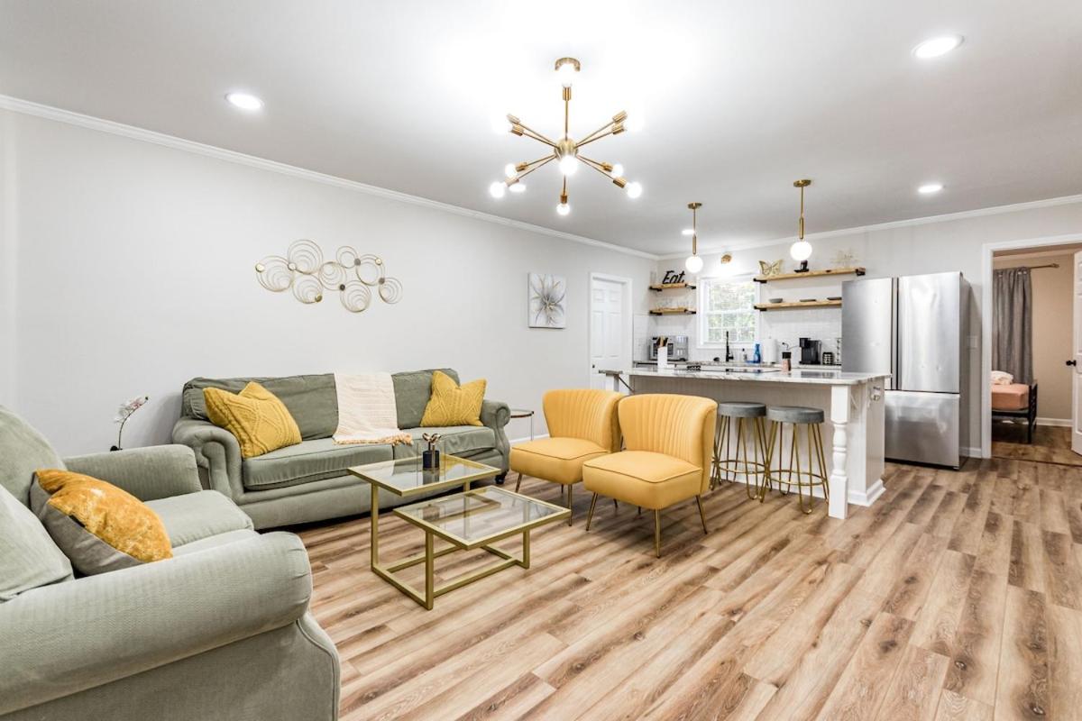 Modern bungalow in the heart of Raleigh w King bed - Bed and Breakfast Raleigh