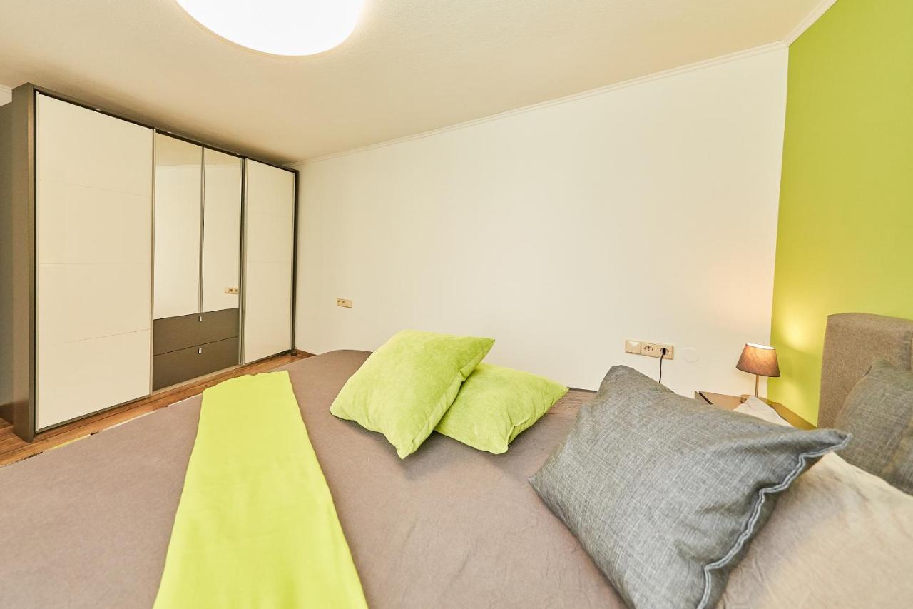 Deluxe One-Bedroom Apartment