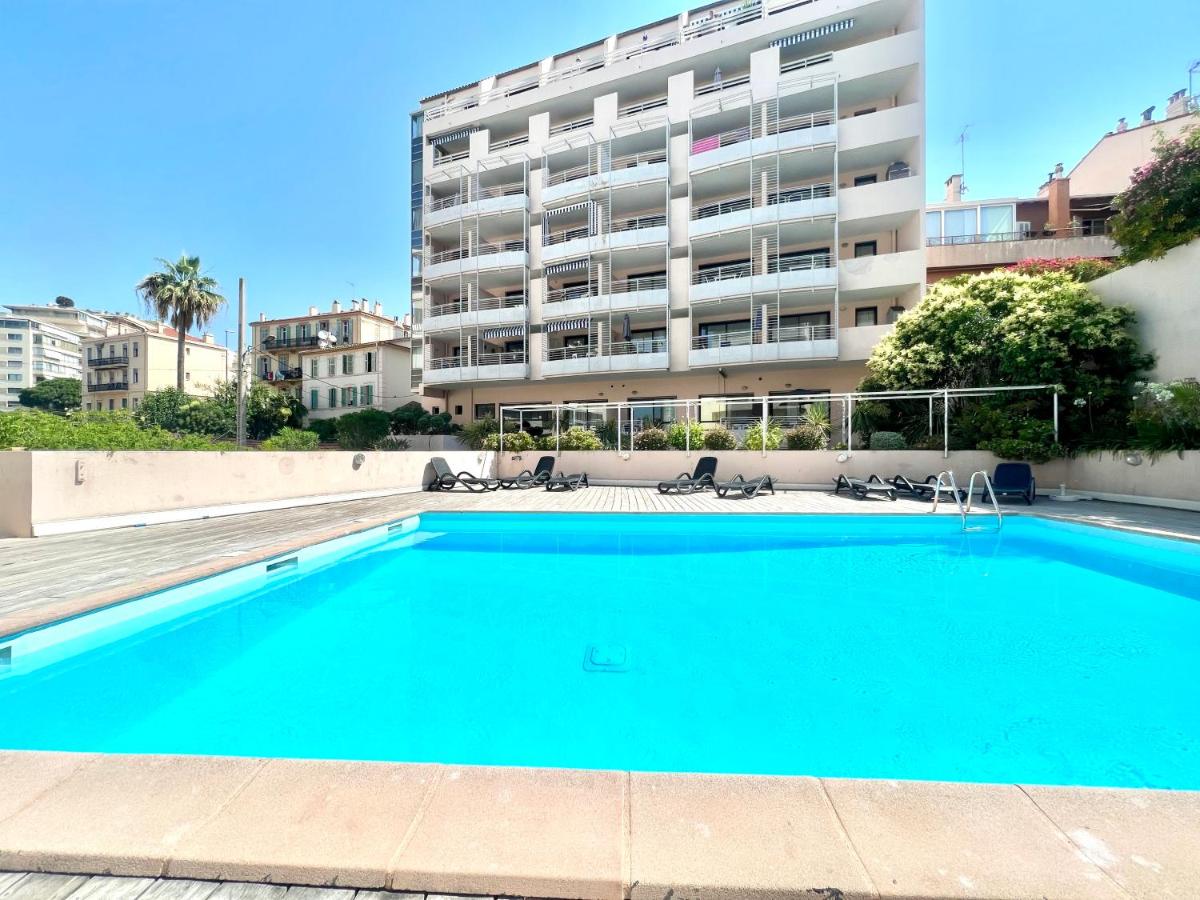 PISCINE Plages à 100 m, palais des festivals à 15mn à pied dans la banane - Ferienwohnung