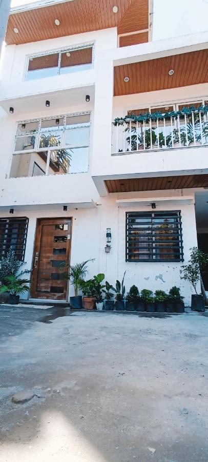 Casa Viana - Modern House with Netflix, FREE Parking - Chambres d’hôtes