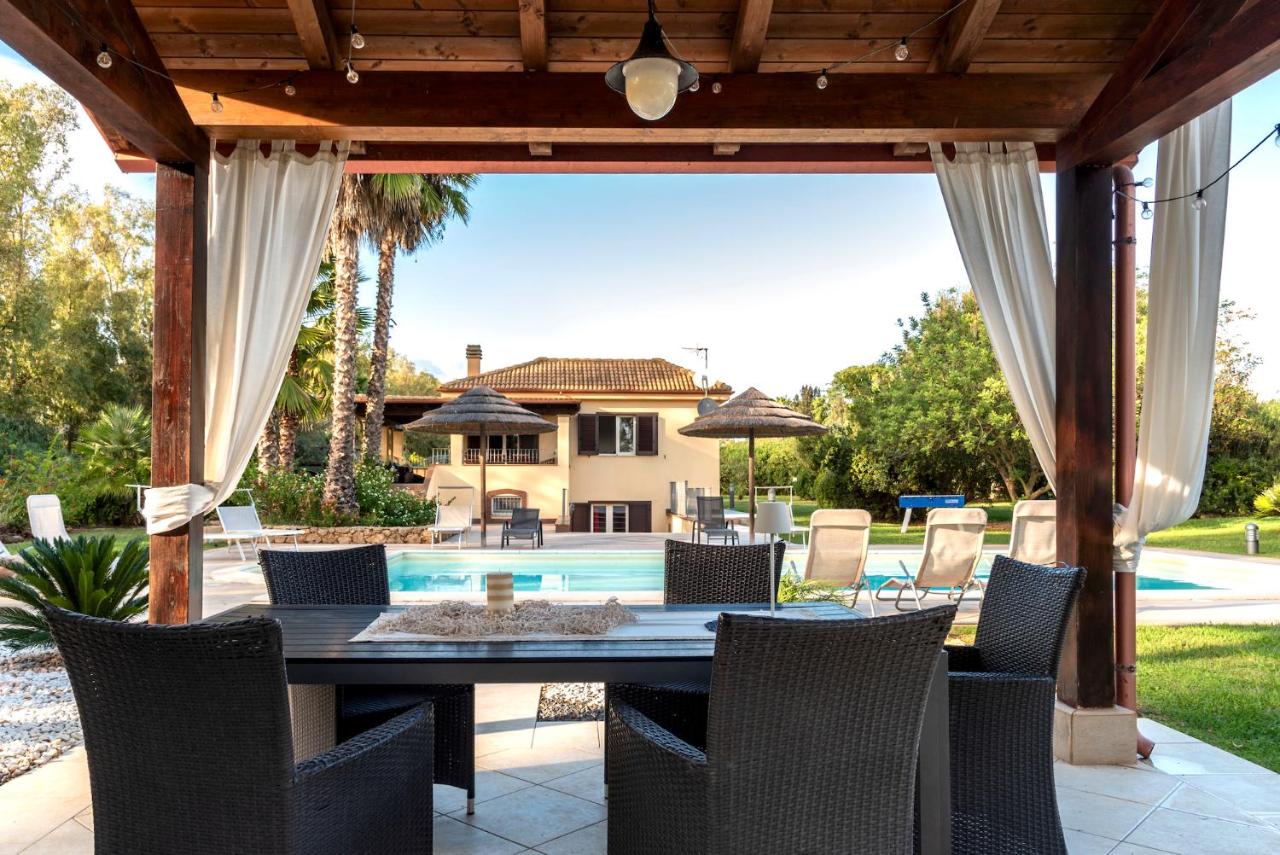 Alghero Villa Morena with exclusive swimming pool and large garden - B&B Alguer