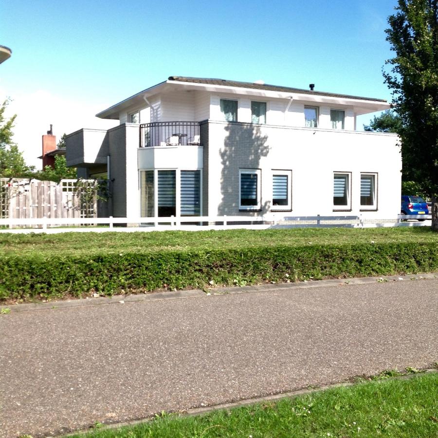 B&B Almere - B&B Het Witte Huis - Bed and Breakfast Almere