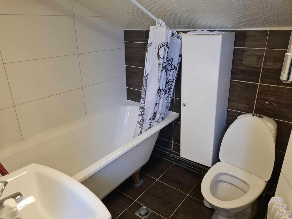 Ugglegatan 17 - Två rum & kök - Bed and Breakfast Linköping