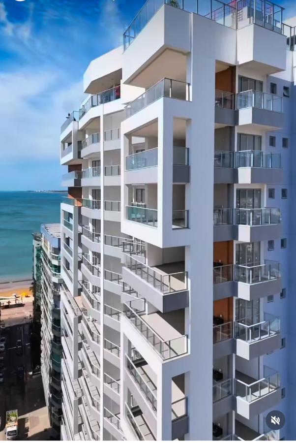 Apartamento NOvo na Praia do Morro Temporada Wi-Fi, Vista Mar, garagem, varanda grande - Bed and Breakfast Guarapari