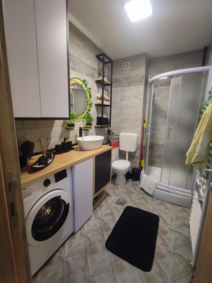 Yellow Corner Lux apartment, Lukavica, Istocno Sarajevo near Airport - free parking - Chambres d'hôtes Donje Mladice