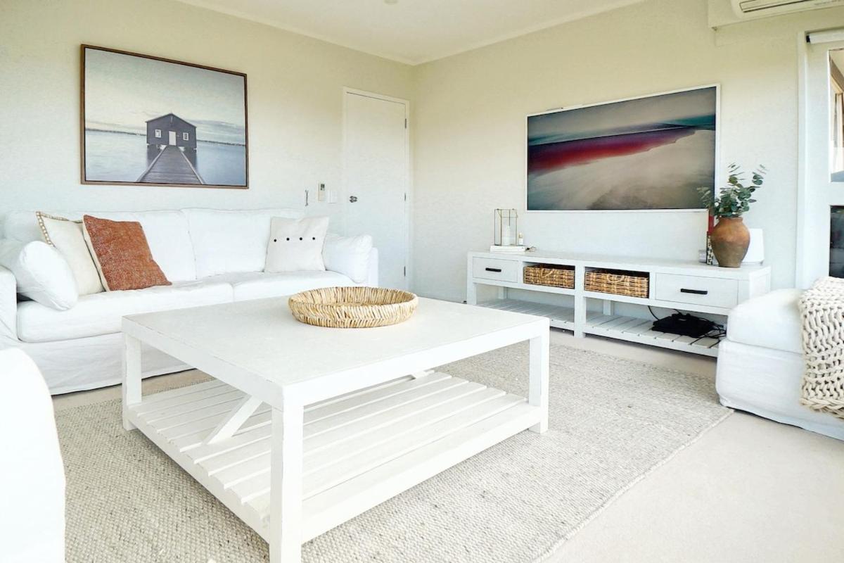 Views & Short Walk To Beach - B&B Auckland
