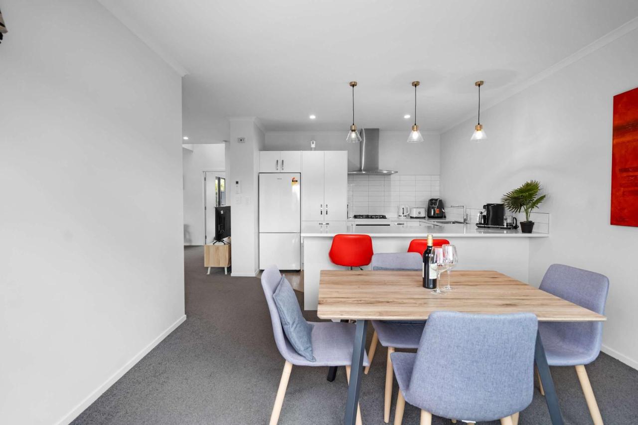 Contemporary 3 Bed Townhouse Near CBD & Hospital - Bed and Breakfast Hamilton