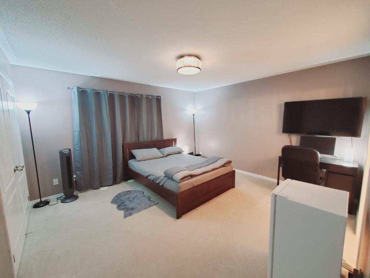 Mavis Place - Bed and Breakfast Brampton