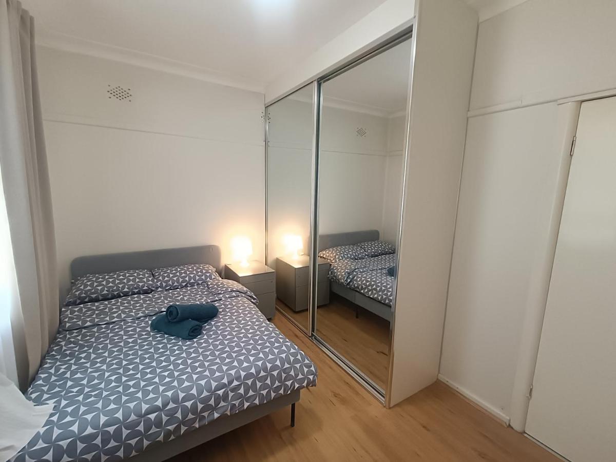 Comfortable Queen Room in Quiet House - E3