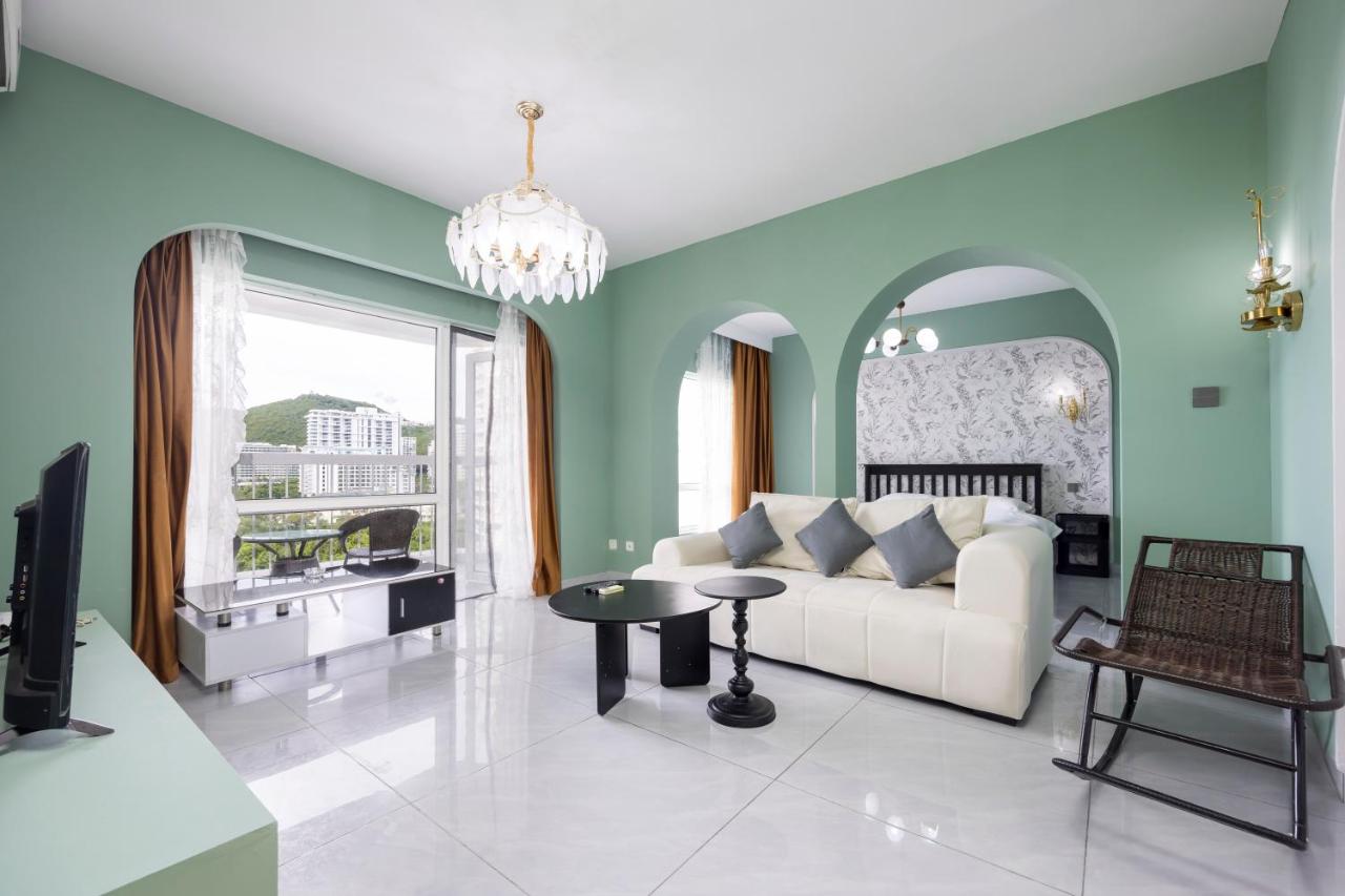 Deluxe One-Bedroom Apartment with Sea View