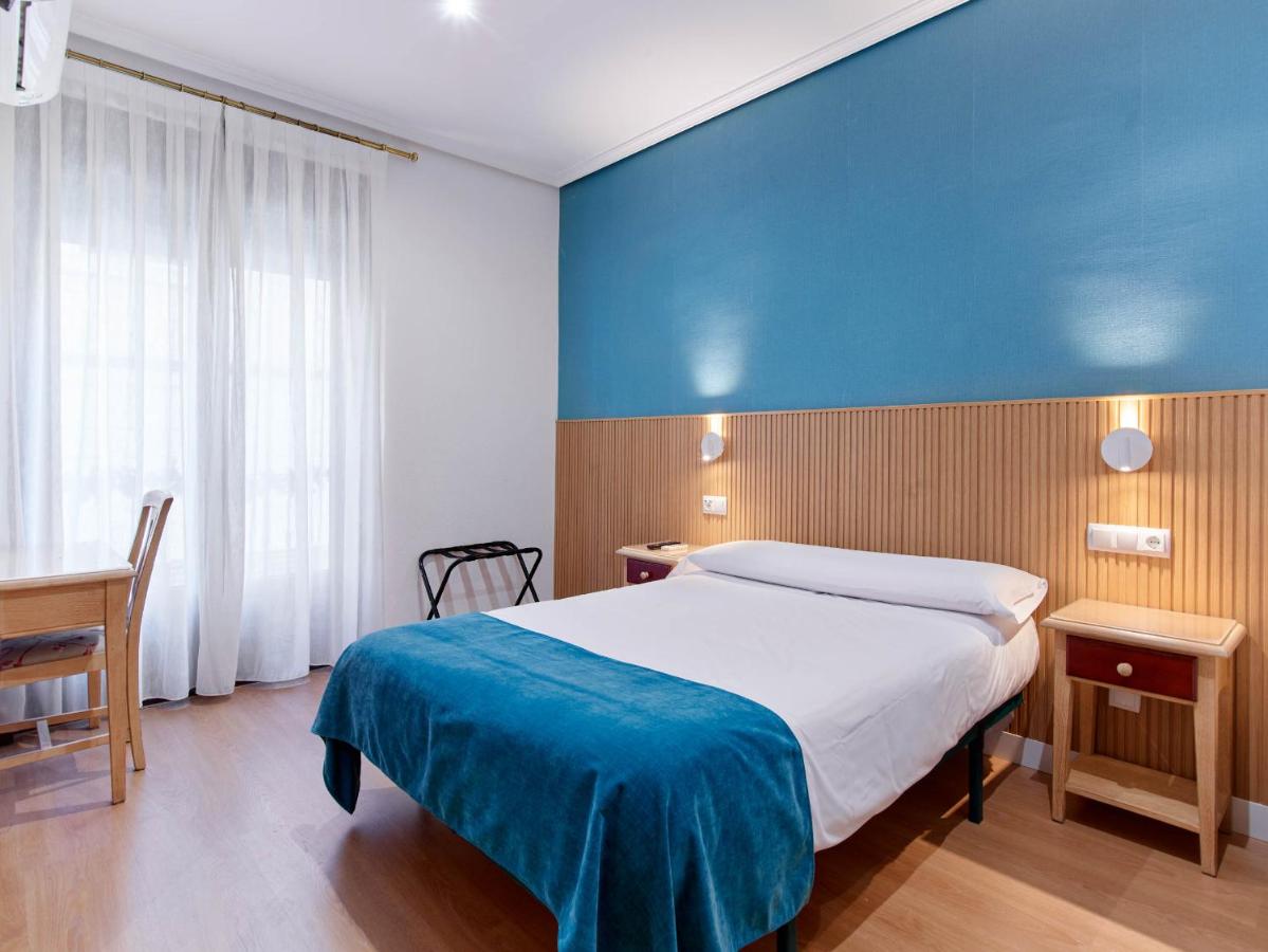 Doppel- oder Zweibettzimmer