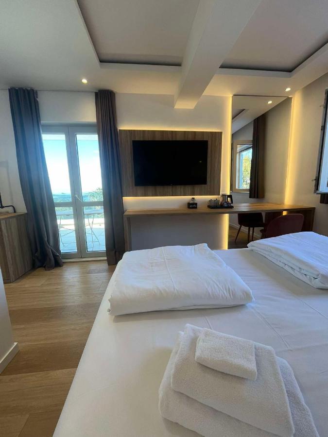 Deluxe Double Room with Balcony and Sea View
