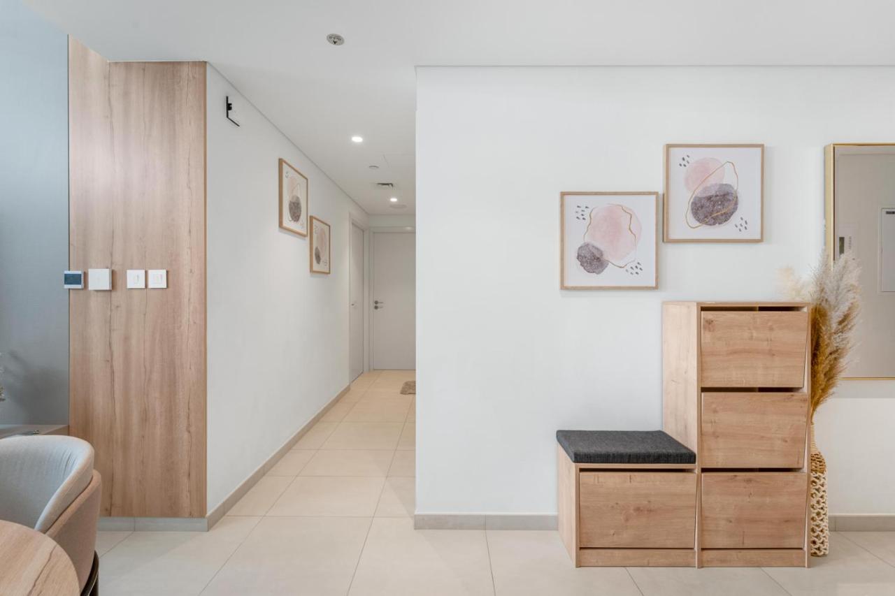 Amazing 2BR Home Burj Khalifa View Steps Walk to DubaiMall - Bed and Breakfast Dubai