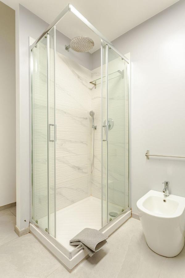 Baroni C - FREE private parking-wi- fi and A-C - Bed and Breakfast Gerenzano