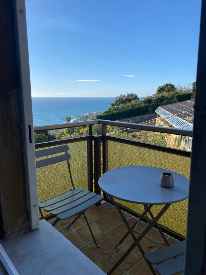Sanremo vista mare e giardino - B&B