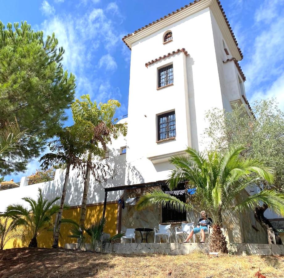 Castle Tower apartment BERNARD in rural holiday park - Bed and Breakfast Tolox