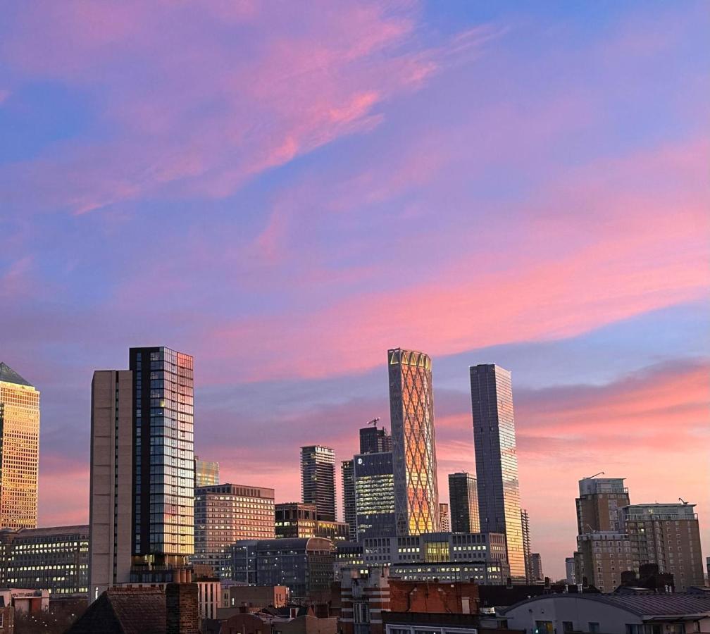 Westferry Deluxe Penthouse - B&B London