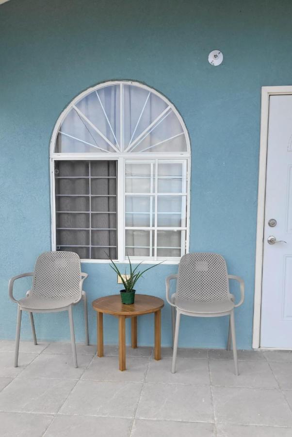 Irie Rock Cottage - Close to the Beaches and Attractions, Spa Treatment- Discovery Bay, St Ann - Ferienwohnung Discovery Bay