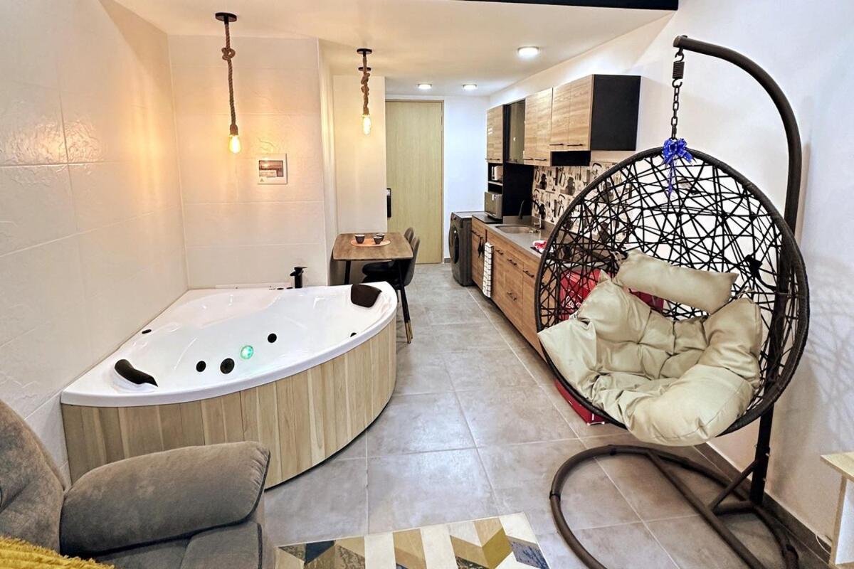 Moderno apartaestudio tipo loft, con jacuzzi privado, auto check-in en Usaquén - Ferienwohnung Bogotá
