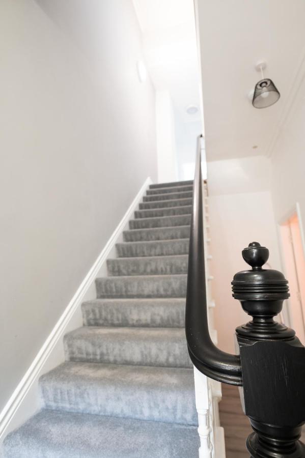 Wingrove 5 Bdrm Large House Free Parking and Wifi - B&B