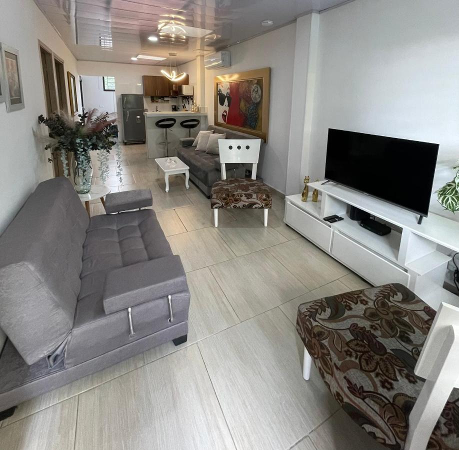 Classic & Comfy Private Apartment 301 - B&B