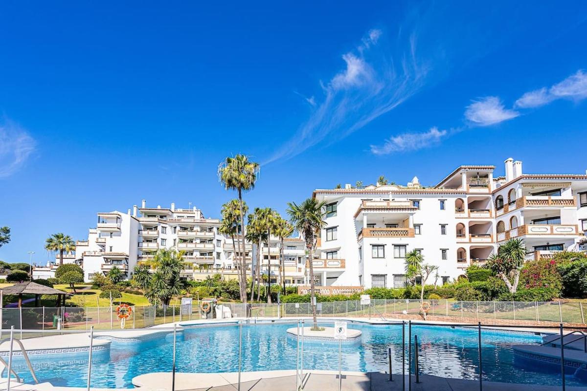 Premium apartment 2 Pools Beach nearby - Bed and Breakfast Sitio de Calahonda