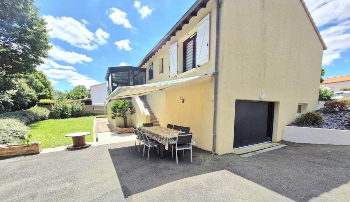 Maison Le Baron 13pers Tiffauges proche Puy du Fou - B&B