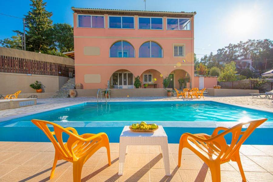 Villa Kristefi private pool Kato korakiana - B&B Káto Korakiána