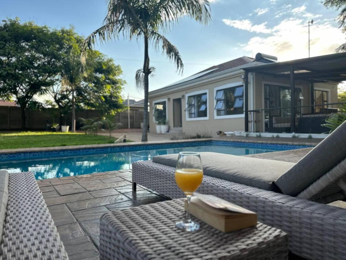 Stunning 2 bed with pool - 2275 - B&B