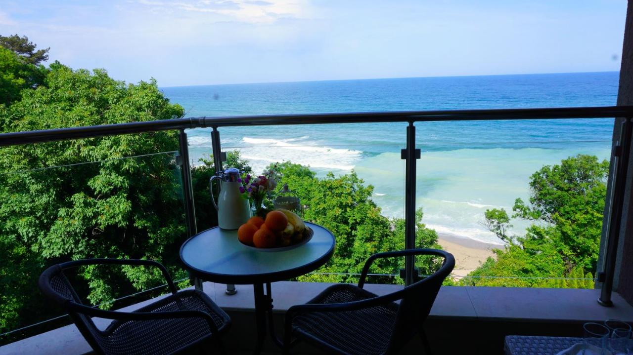 One-Bedroom Apartment with Sea View