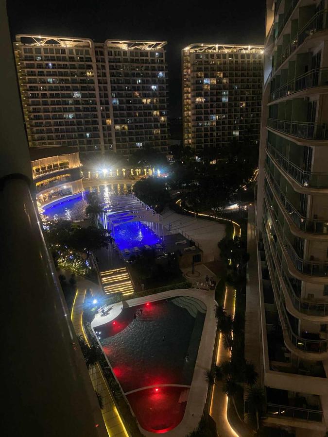 The Sunny Side at Azure with Pool and City View - Bed and Breakfast Manilla