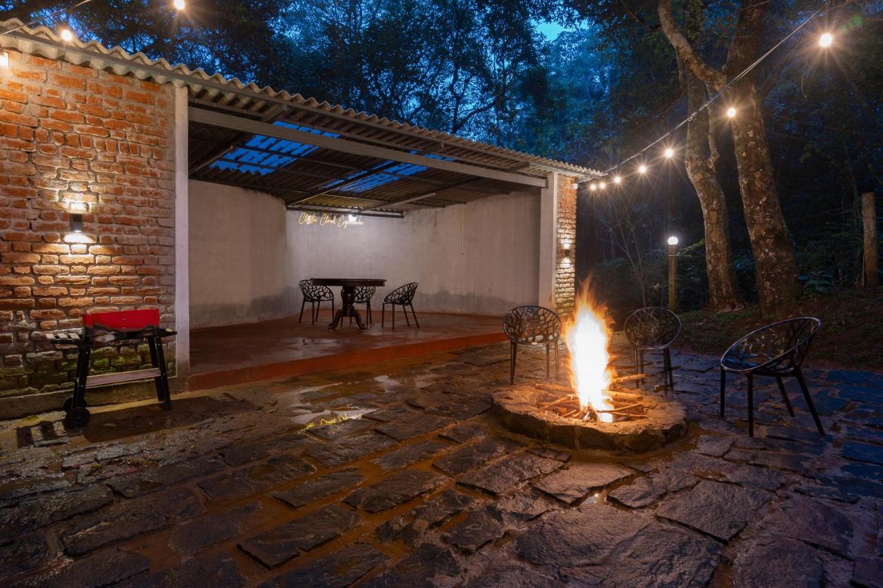 Pine Escape By Cluster Cloud - Bed and Breakfast