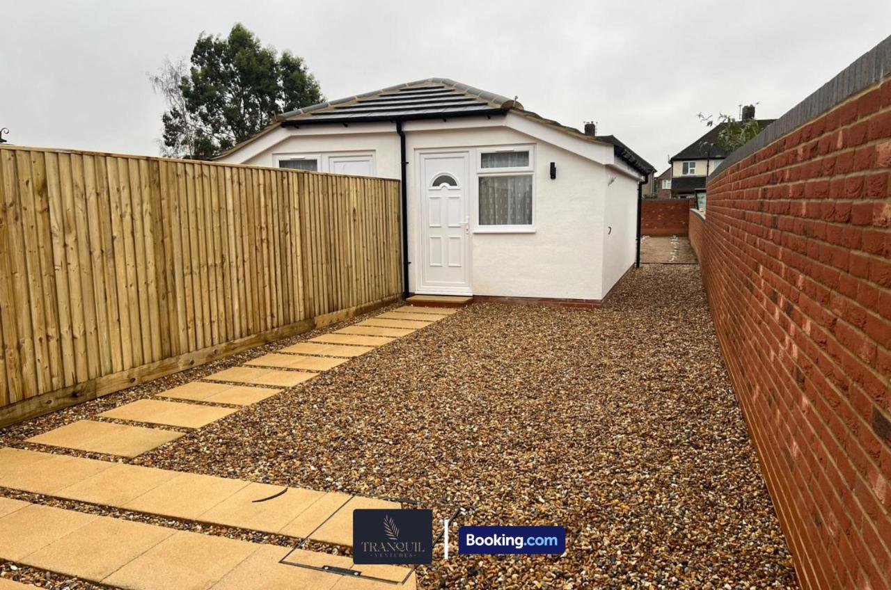 Luxury 3 Bed, 2 Bathroom By Tranquil Ventures Short Lets & Serviced Accommodation Littlemore With Free Private Parking - B&B Oxford