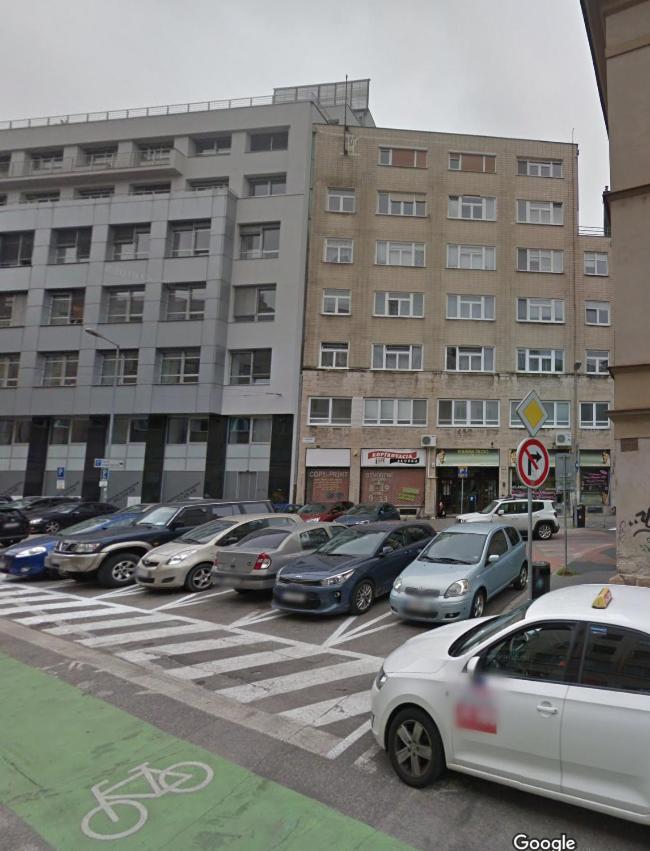 Cozy 1 bed top floor apartment in the Old town Bratislava - B&B